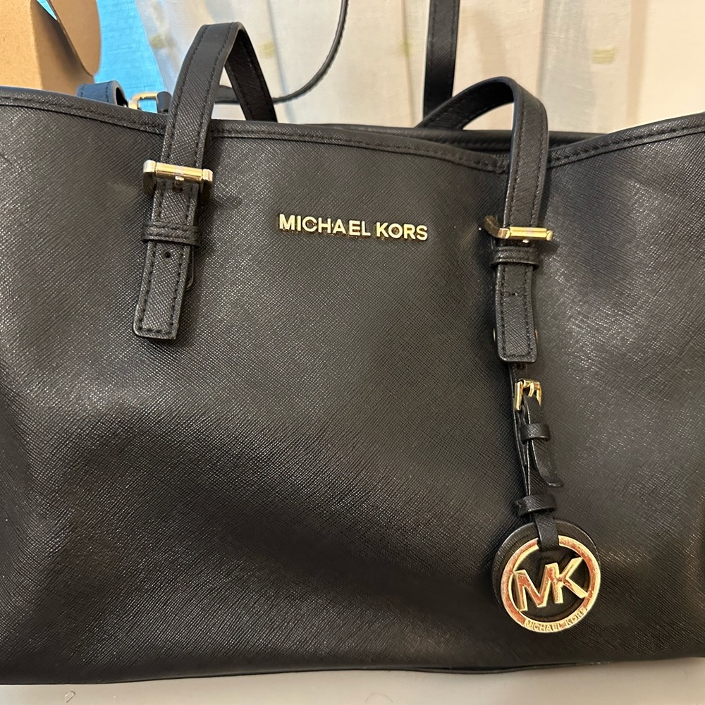 Lightly used Micheal Kors purse.  Willing to negotiate on the price